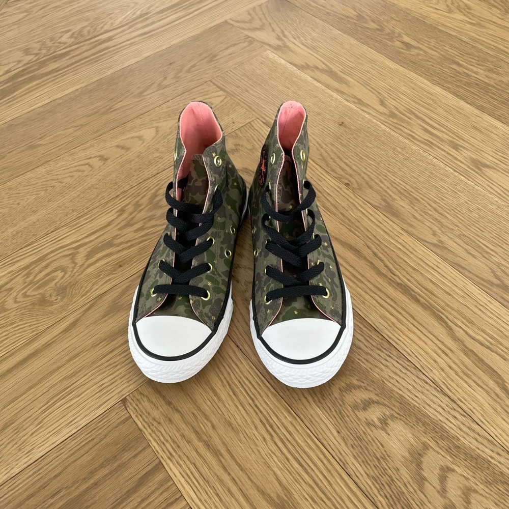 Brand new girls converse sneakers